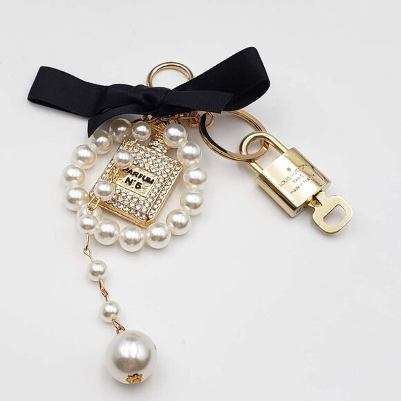 100% Auth Louis Vuitton Lock & Key with unbranded Bagcharm, Keycharm, Keychain - Picture 1 of 7